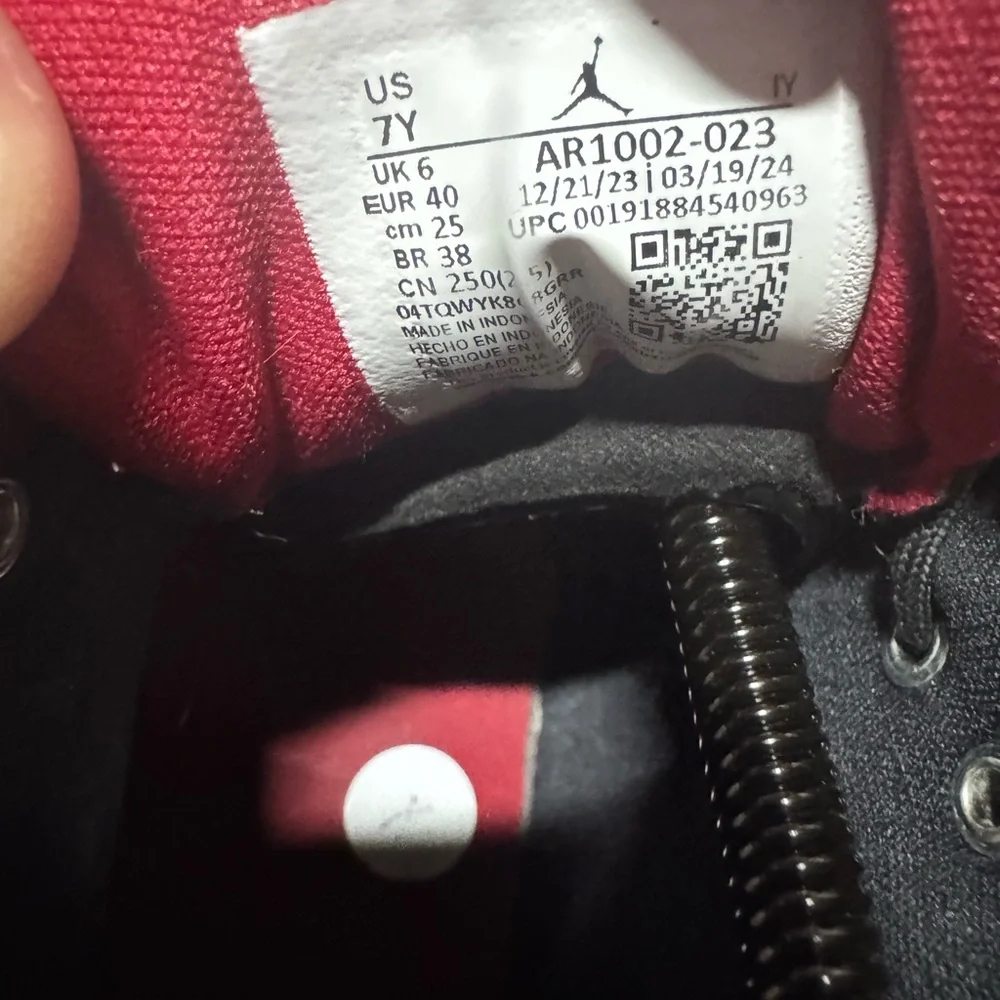 Nike Air Jordan Courtside 23 Boys Size 7Y Black Red Athletic Shoes Sneakers - Picture 7 of 7